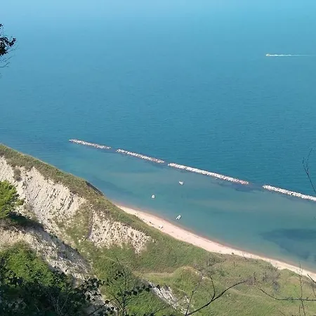 Fronte Mura Castellane - Le Ortensie Di Liliana